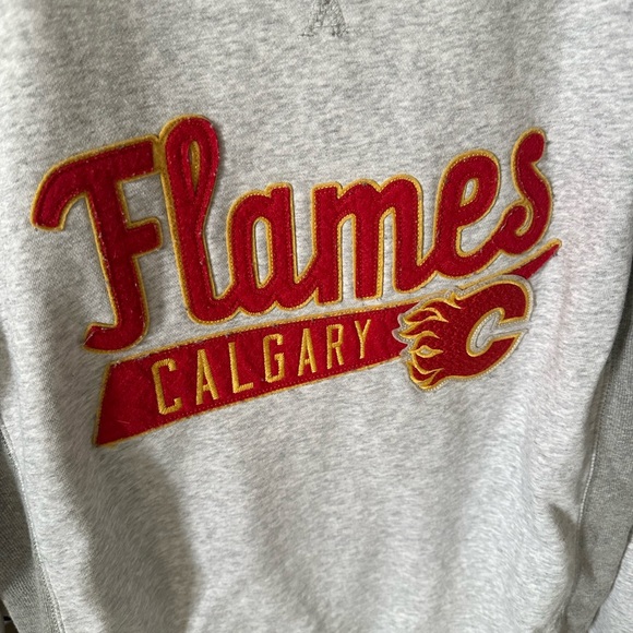 Vintage Inspired Calgary Fame’s Crewneck - Picture 4 of 5